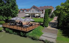 Hotel Chabrowy Dworek